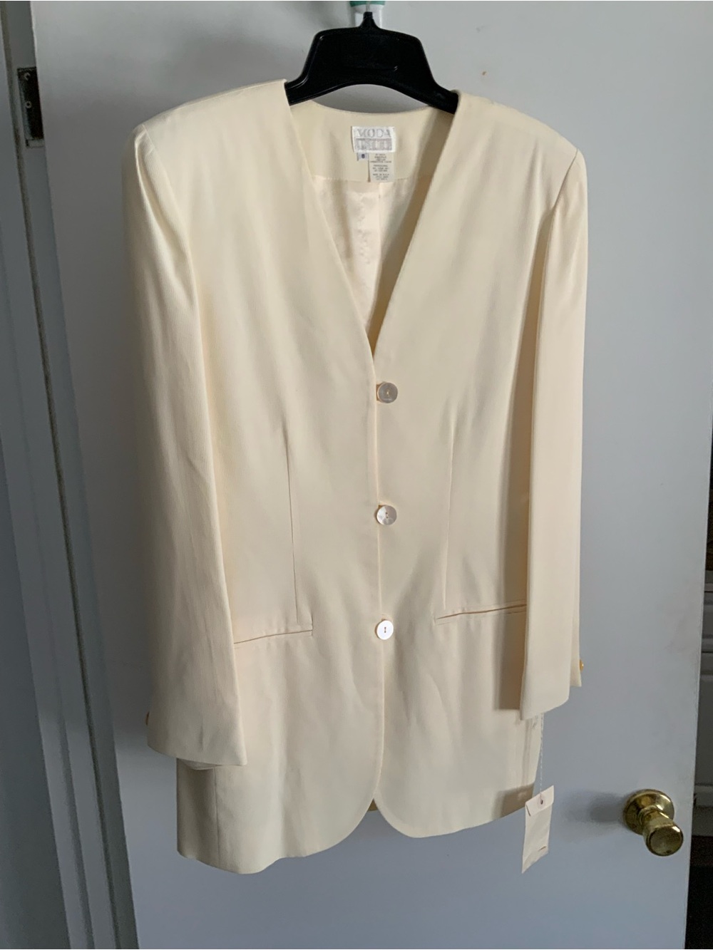 Moda Cream Single-Breasted V-Neck Blazer